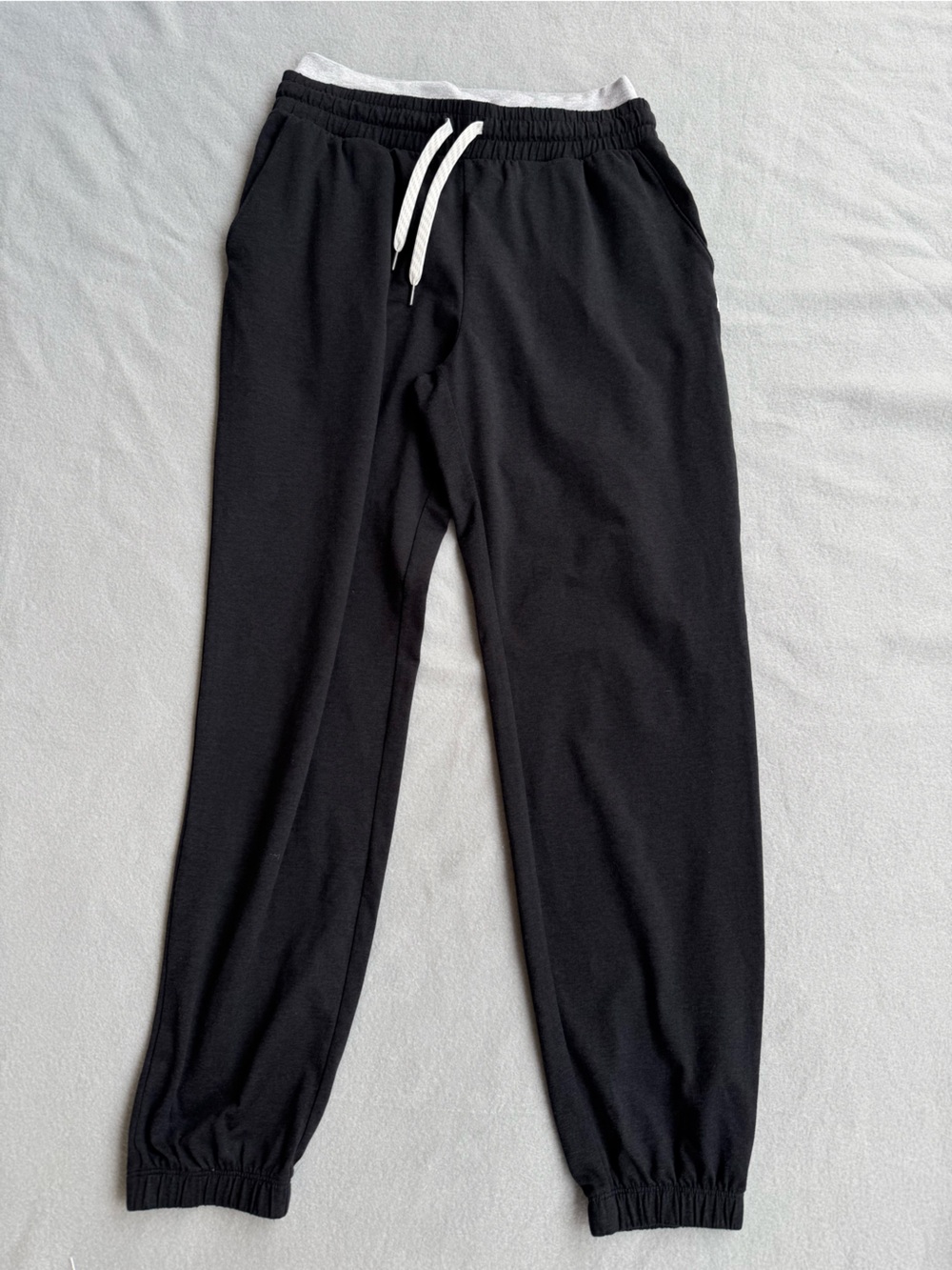 Vuori Halo Warm Up Jogger Pants Women’s Small Black Gray Sweatpants Performance - Picture 2 of 12
